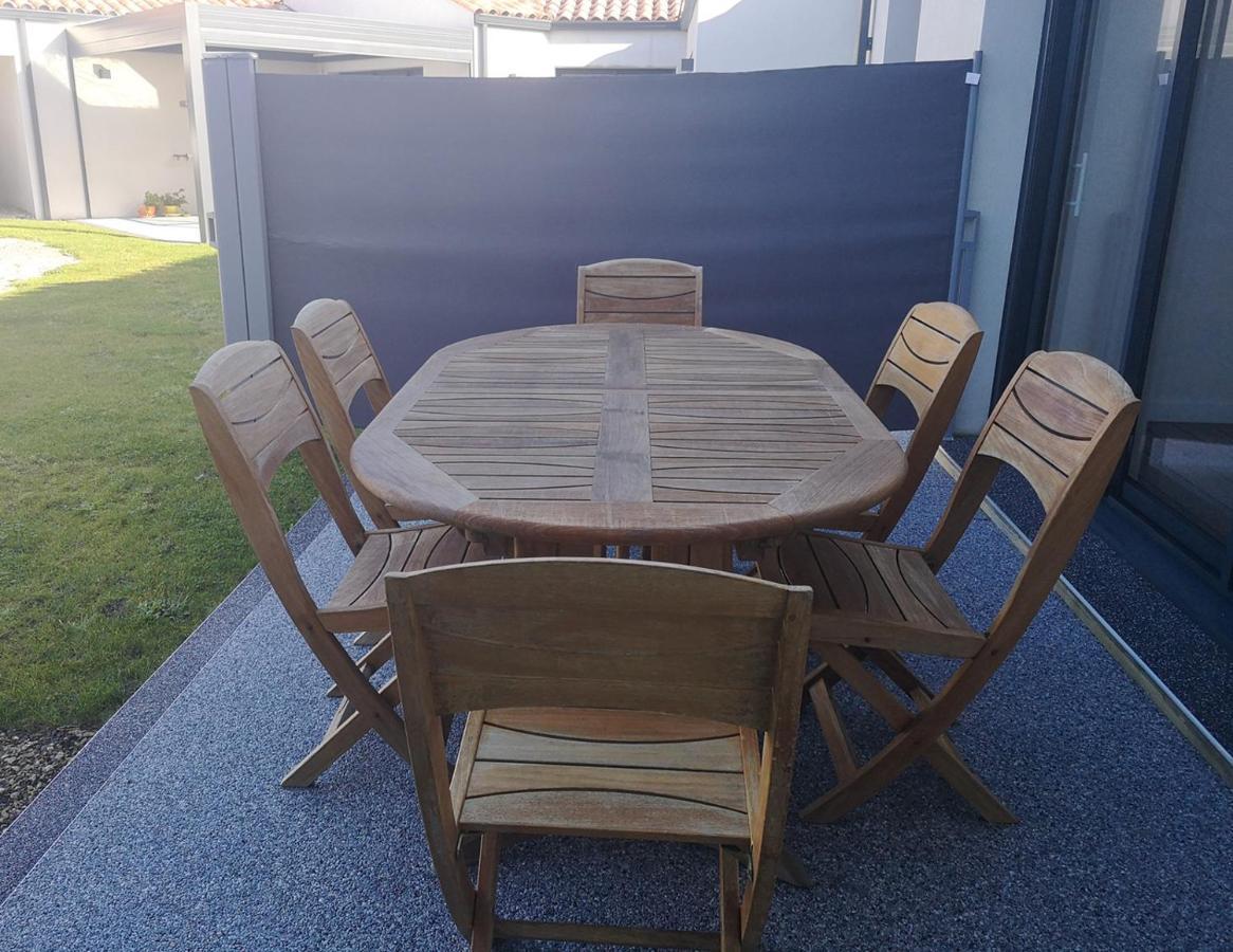 Le Cachet D'Une Maison De Centre-Bourg A Beauvoir-Sur-Mer Buitenkant foto