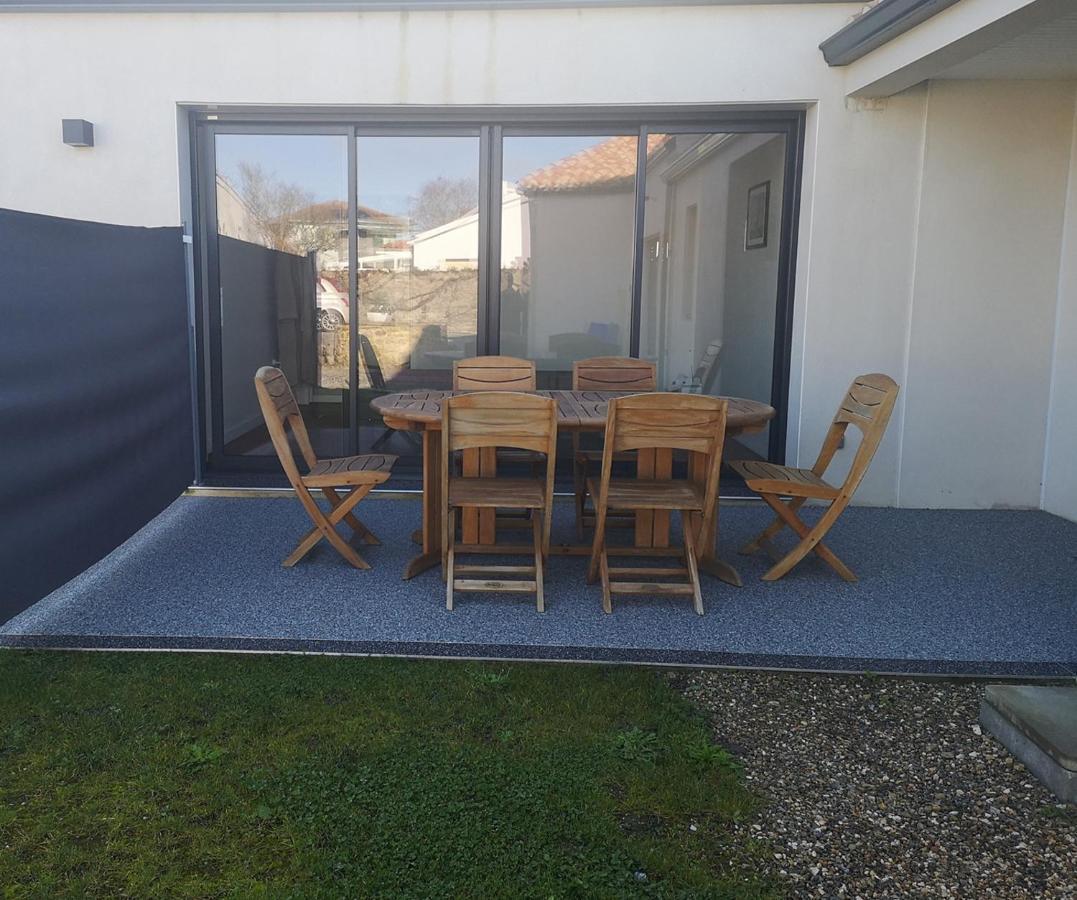 Le Cachet D'Une Maison De Centre-Bourg A Beauvoir-Sur-Mer Buitenkant foto