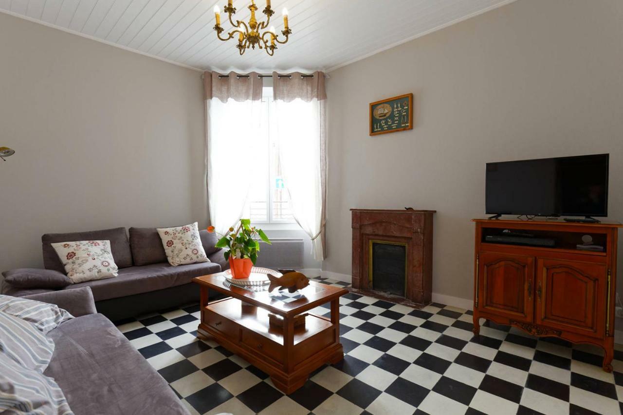 Le Cachet D'Une Maison De Centre-Bourg A Beauvoir-Sur-Mer Buitenkant foto